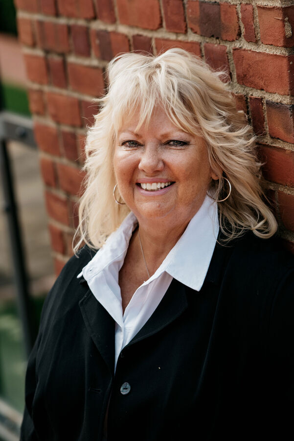Real Estate Agent Connie Parrett